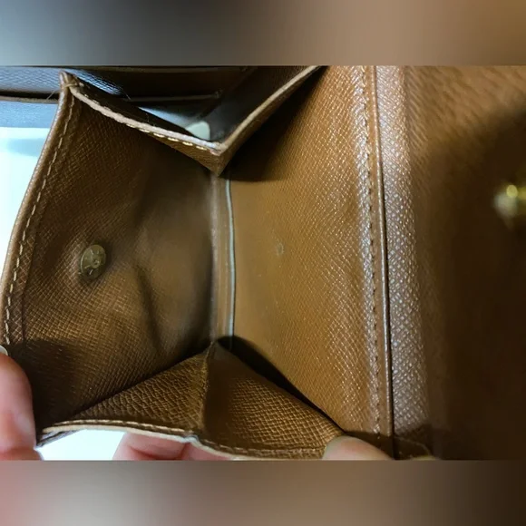 Louis Vuitton Vintahe wallet - Picture 11 of 12